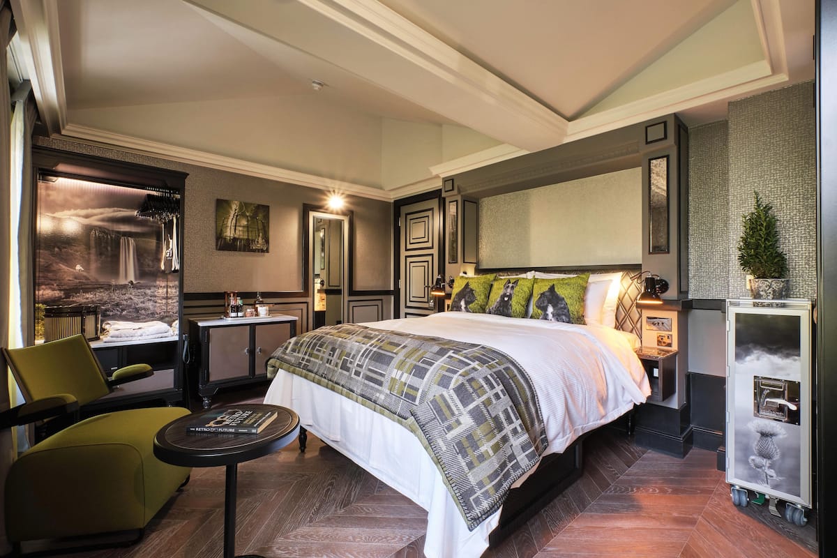 Chambre double | Lit avec matelas à plateau-coussin, coffre-fort