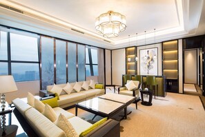 Premium bedding, down comforters, in-room safe, free cribs/infant beds - Howard Johnson Plaza Ningbo (Ningbo)