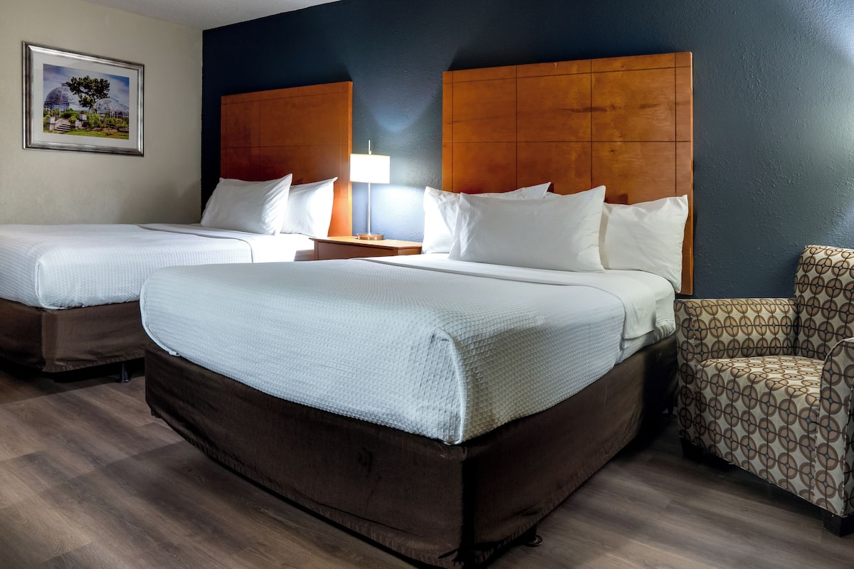 1 bedroom, Egyptian cotton sheets, premium bedding, pillowtop beds