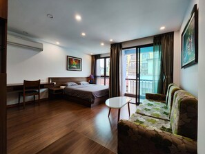 Deluxe Studio, 1 King Bed - Zody House (Hanoi)