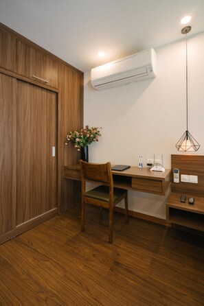 Deluxe Studio, 1 King Bed | Living area - Zody House (Hanoi)