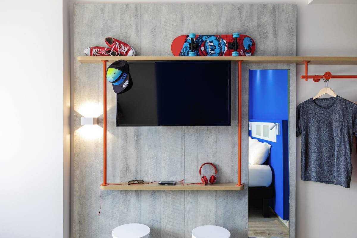 Caja de seguridad en la habitación y sistema de insonorización