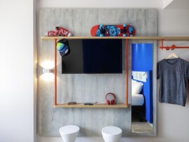 Caja de seguridad en la habitación y sistema de insonorización 