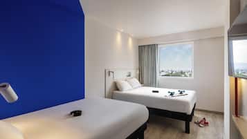 Kamar Double Standar, 2 Tempat Tidur Double | Brankas, kedap suara, tempat tidur bayi, dan Wi-Fi gratis