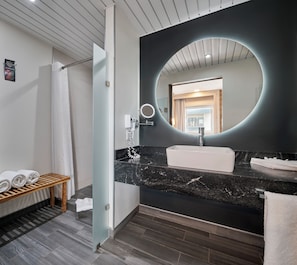 Suite, 1 cama King size y sofá cama | Camas con efecto memoria y caja de seguridad en la habitación