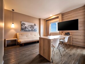 Suite, 1 King Bed with Sofa bed | Memory foam beds, in-room safe, desk, soundproofing - ibis Torreon (Torreón)