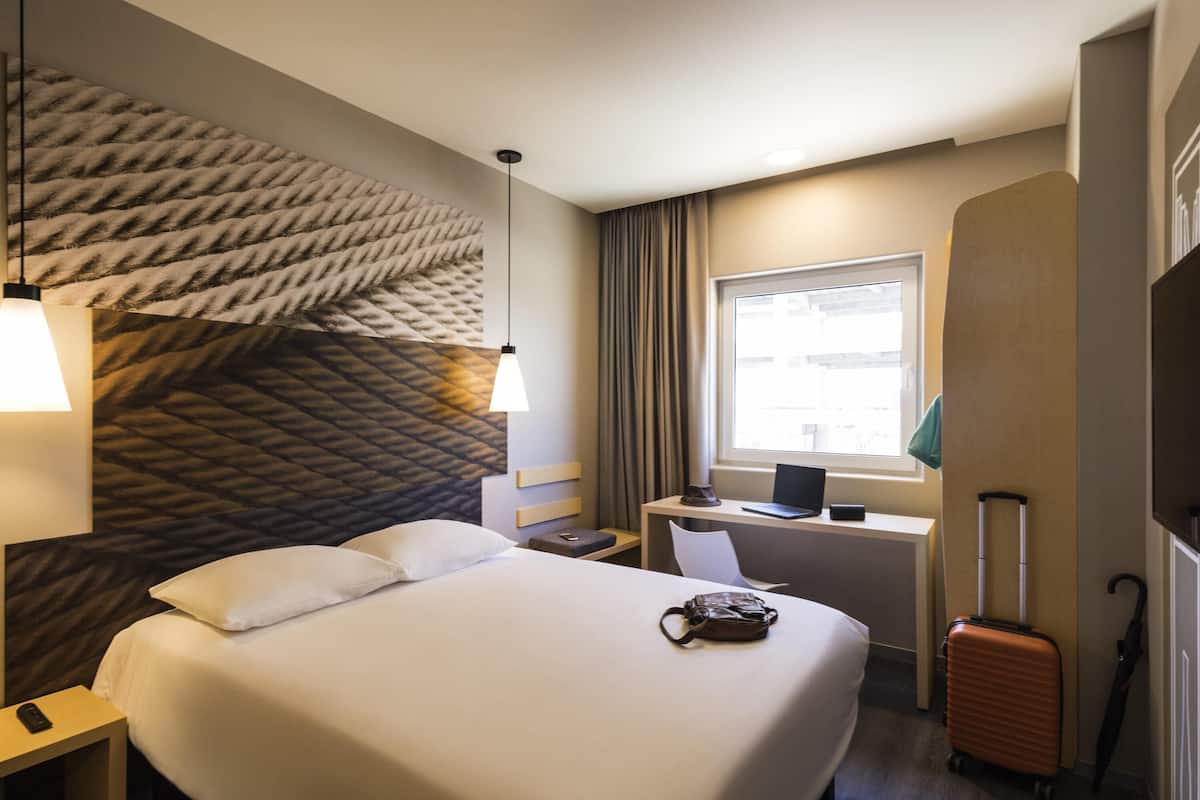 Double Room, 1 Double Bed | Memory foam beds, in-room safe, desk, soundproofing
