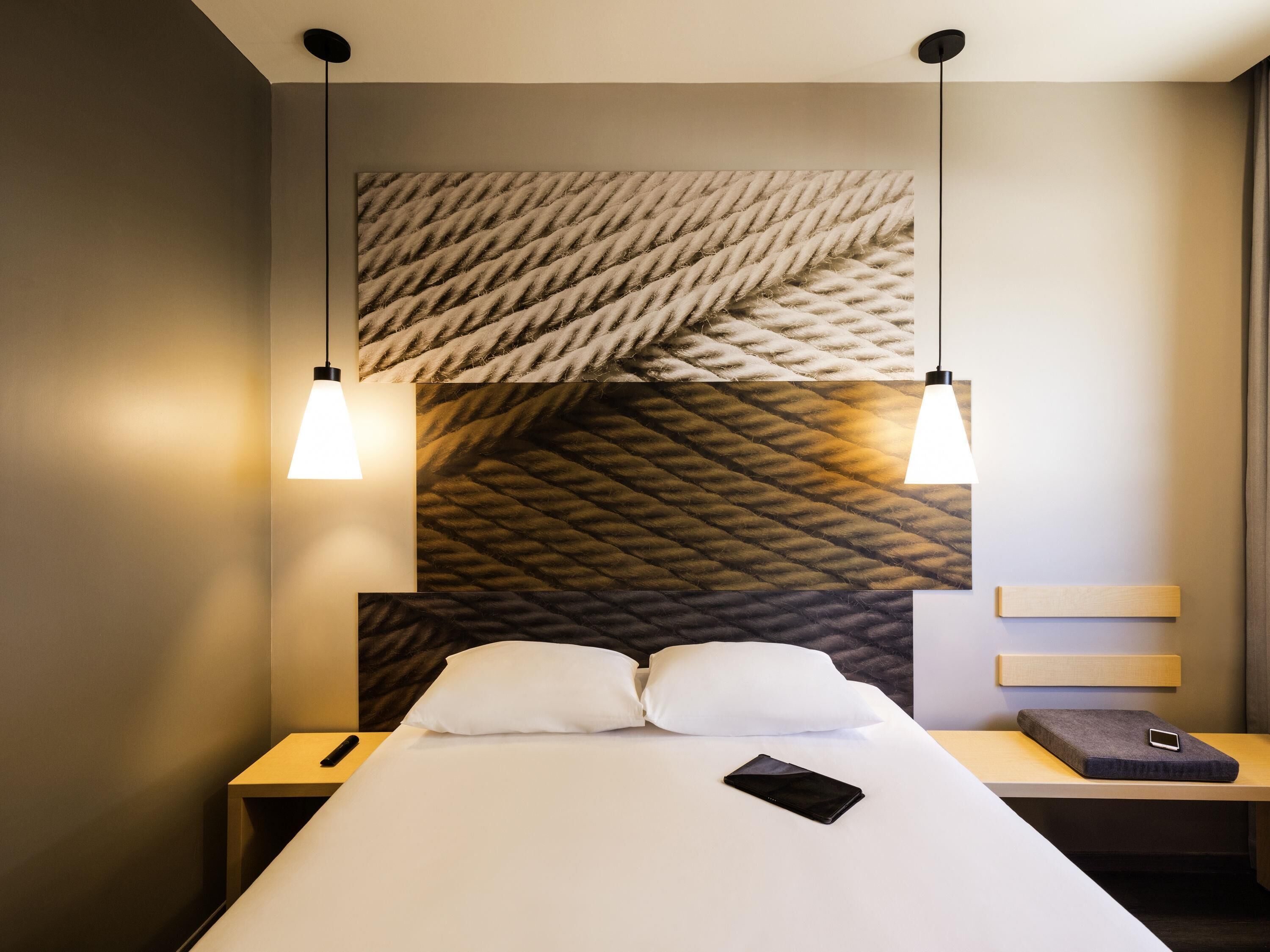 双人房, 1 张双人床 | 记忆海绵床垫、客房内保险箱、办公桌、隔音