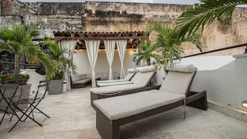 Casa Deluxe, varias habitaciones, para no fumadores (13 Rooms, 23 Guests) | Terraza o patio