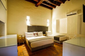 高级双人房, 多张床, 无烟房 | 高档床上用品�、加厚床垫、客房内保险箱、特色装修