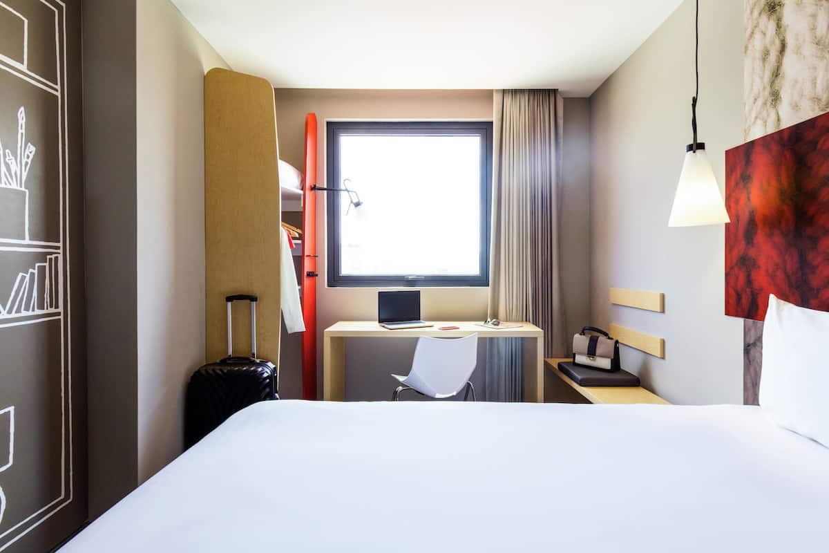 In-room safe, desk, soundproofing, iron/ironing board