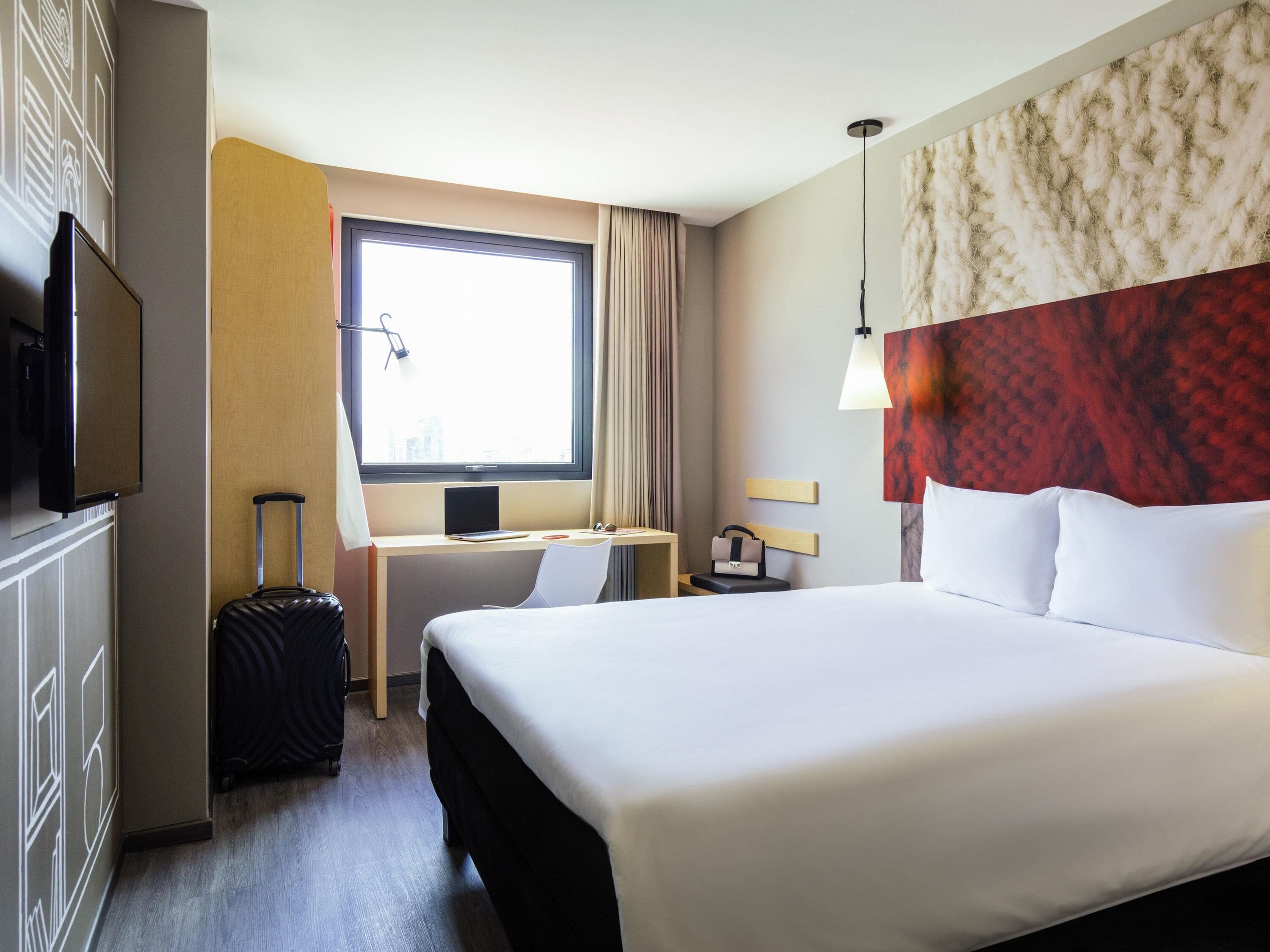 Double Room, 1 Double Bed | In-room safe, desk, soundproofing, iron/ironing board