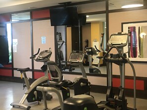 Fitness facility - Royal Suites Mississauga (Mississauga)