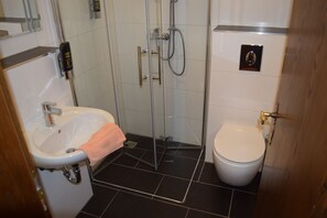 Chambre Double, salle de bains privée | Salle de bain