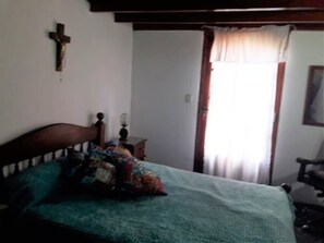 Family House, 2 Bedrooms, Non Smoking | 3 bilik tidur, meja, cadar katil 