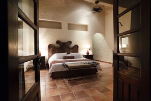 Superior Room, 1 King Bed, Partial Ocean View