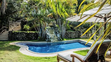 Casa familiar, varias camas, vista parcial al mar | Terraza o patio