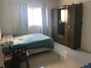 3 Schlafzimmer, Bügeleisen/Bügelbrett