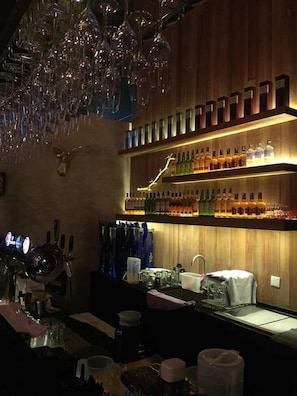 Bar (trong khuôn viên)
