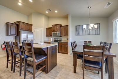 Hurricane Getaway w/ Private Pool, Mtn Views!