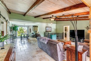 TV, fireplace, video games, DVD player
