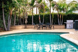 Pool - Amazing Pool House Walk to Disneyland and Convention Center (Anaheim)