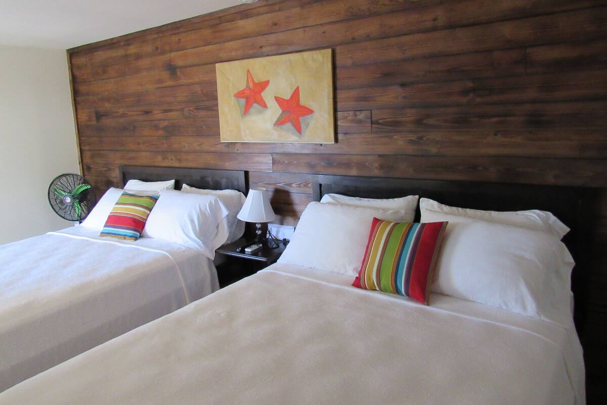 Egyptian cotton sheets, premium bedding, iron/ironing board (on request)