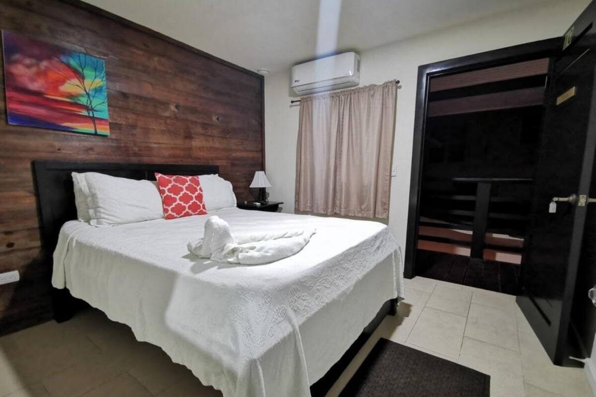 Egyptian cotton sheets, premium bedding, iron/ironing board (on request)