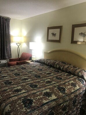 Desk, iron/ironing board, free WiFi - Western Motel (Wrens)