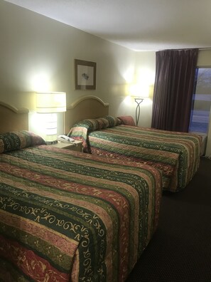Desk, iron/ironing board, free WiFi - Western Motel (Wrens)