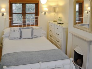 3 室のベッドルーム、WiFi (無料)、ベッドシーツ