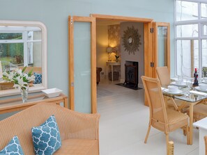 Dining - 3 bedroom accommodation in Bacton, near North Walsham (Bacton, near North Walsham)