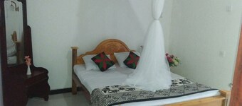2 luxurious room,2 clay House, 9 bed larger room for group of family,20 tent