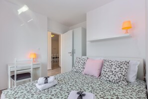 1 bedroom, in-room safe, WiFi, bed sheets