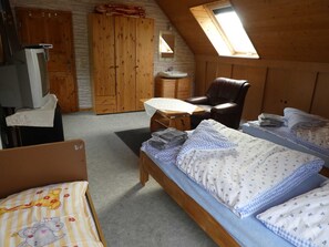 4 bedrooms, travel cot, WiFi, bed sheets