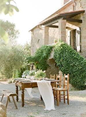 Outdoor dining - Garden Suite Villa Montanare (Cortona)