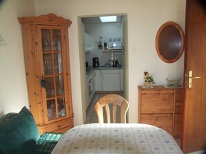 1 bedroom, bed sheets
