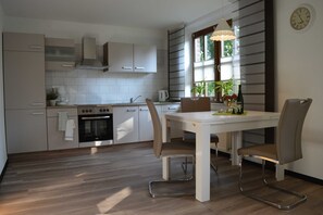 Fridge, microwave, oven, coffee/tea maker