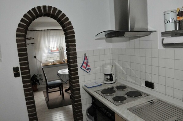 Kühlschrank, Mikrowelle, Ofen