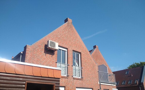 Unclassified image, 1 of 16, button