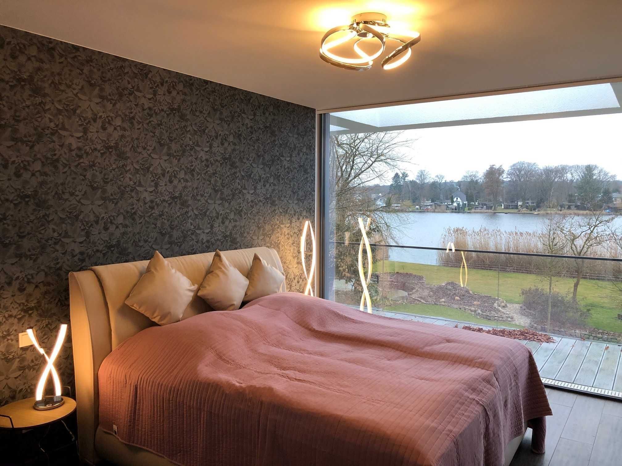 3 bedrooms, desk, WiFi, bed sheets