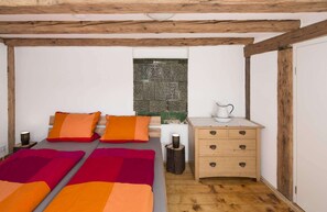 1 bedroom, travel cot, WiFi, bed sheets