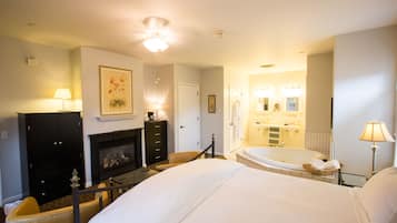 Deluxe Room, 1 King Bed, Non Smoking | Individually decorated, individually furnished, iron/ironing board