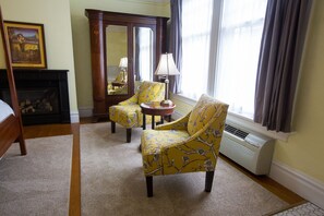 Standard Room, 1 King Bed, Non Smoking | Individually decorated, individually furnished, iron/ironing board - The Inn On First (Napa)