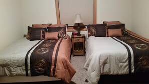 2 habitaciones, escritorio, tabla de planchar con plancha y wifi 