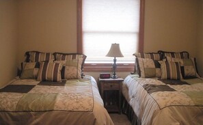 2 bedrooms, desk, iron/ironing board, WiFi