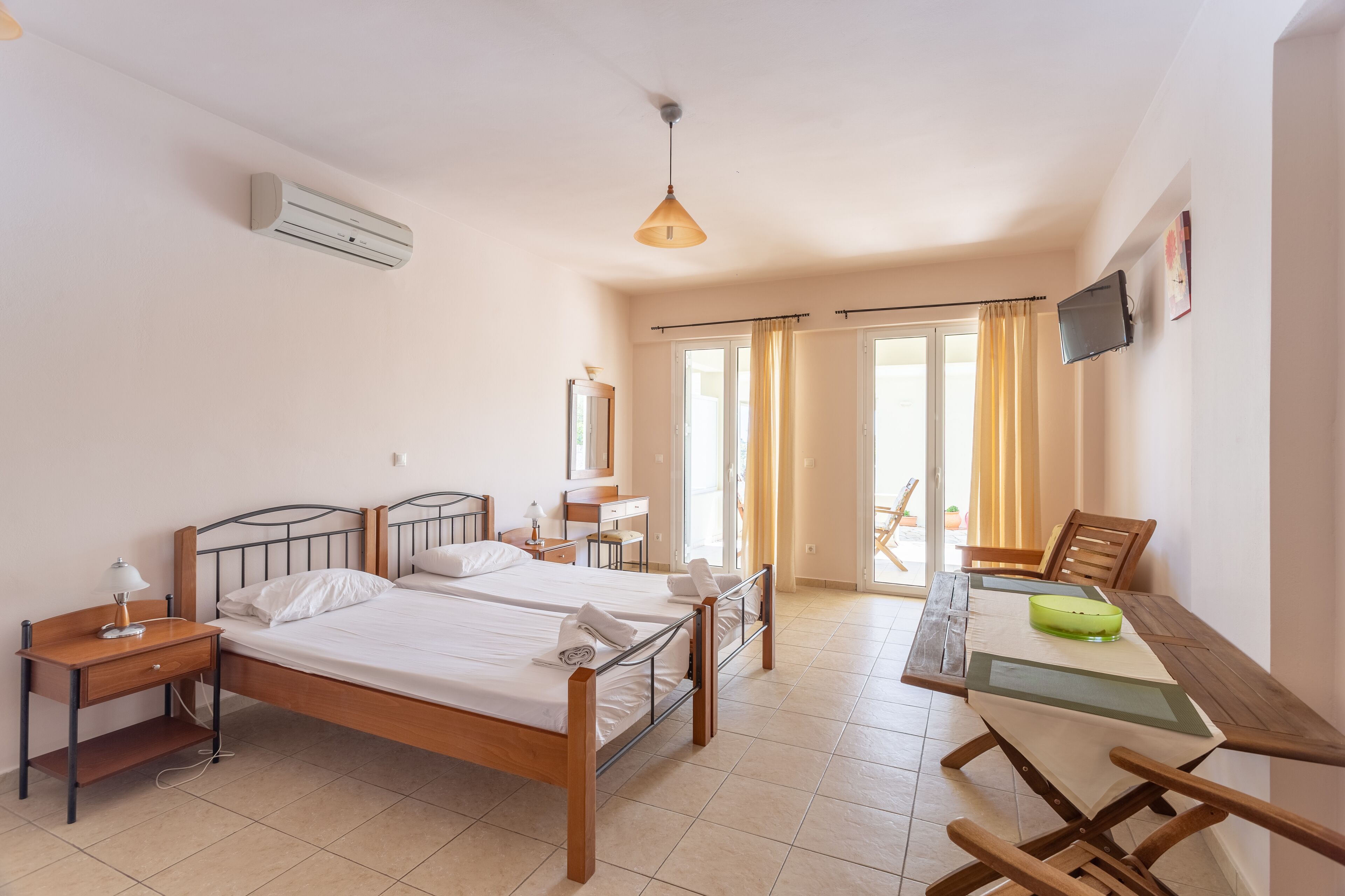 Standard Double or Twin Room | In-room safe, soundproofing, free cribs/infant beds, free WiFi