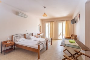 Standard Double or Twin Room | In-room safe, soundproofing, free cots/infant beds, free WiFi - Hotel Aphrodite (West Mani)