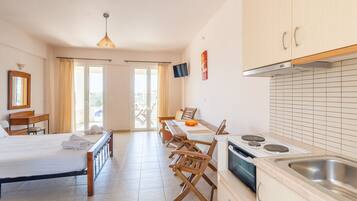 Standard Double or Twin Room | 1 bedroom, in-room safe, soundproofing, free cots/infant beds