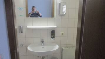 Basic Double or Twin Room | Bathroom | Shower, towels